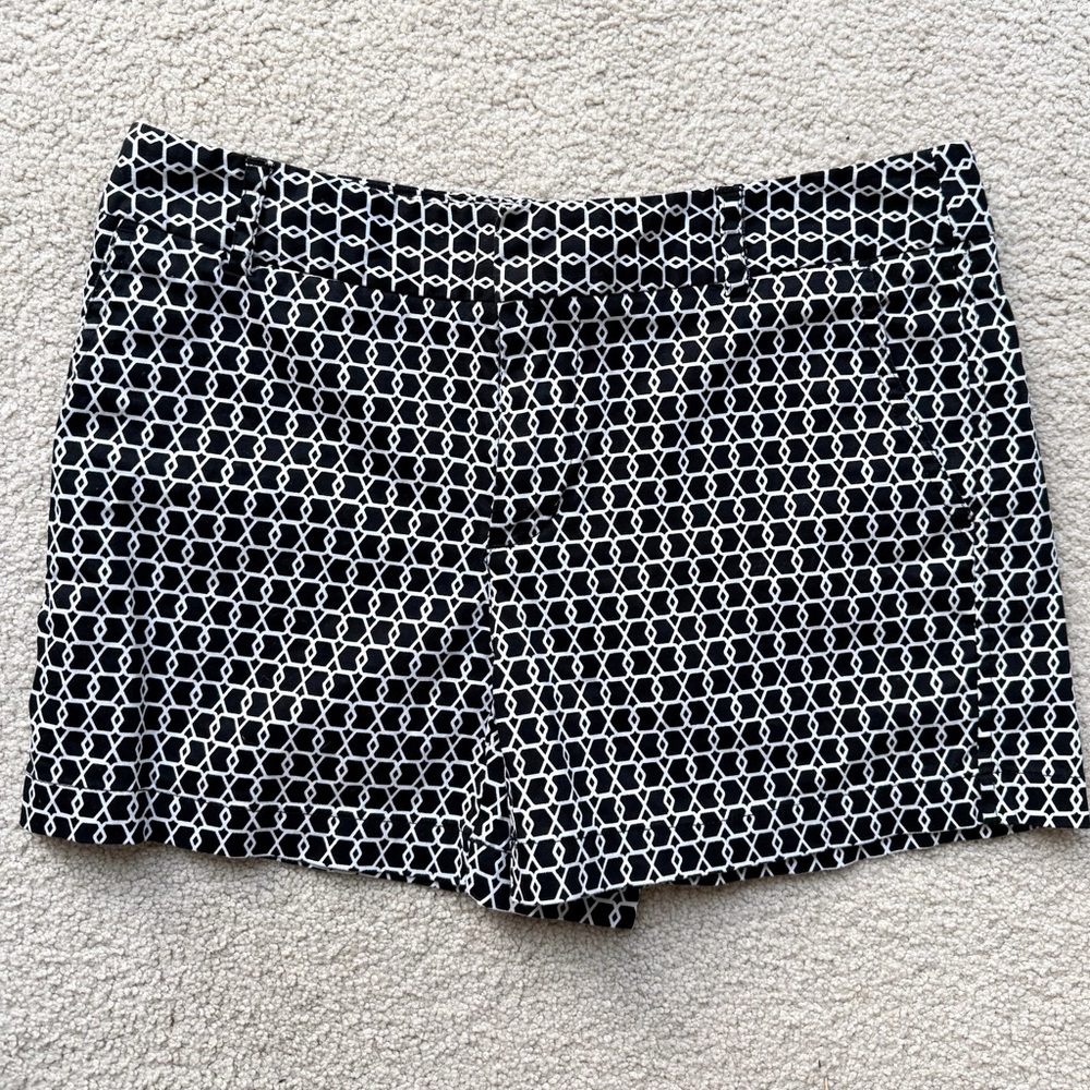 Jones New York Black and White Patterned Women Shorts